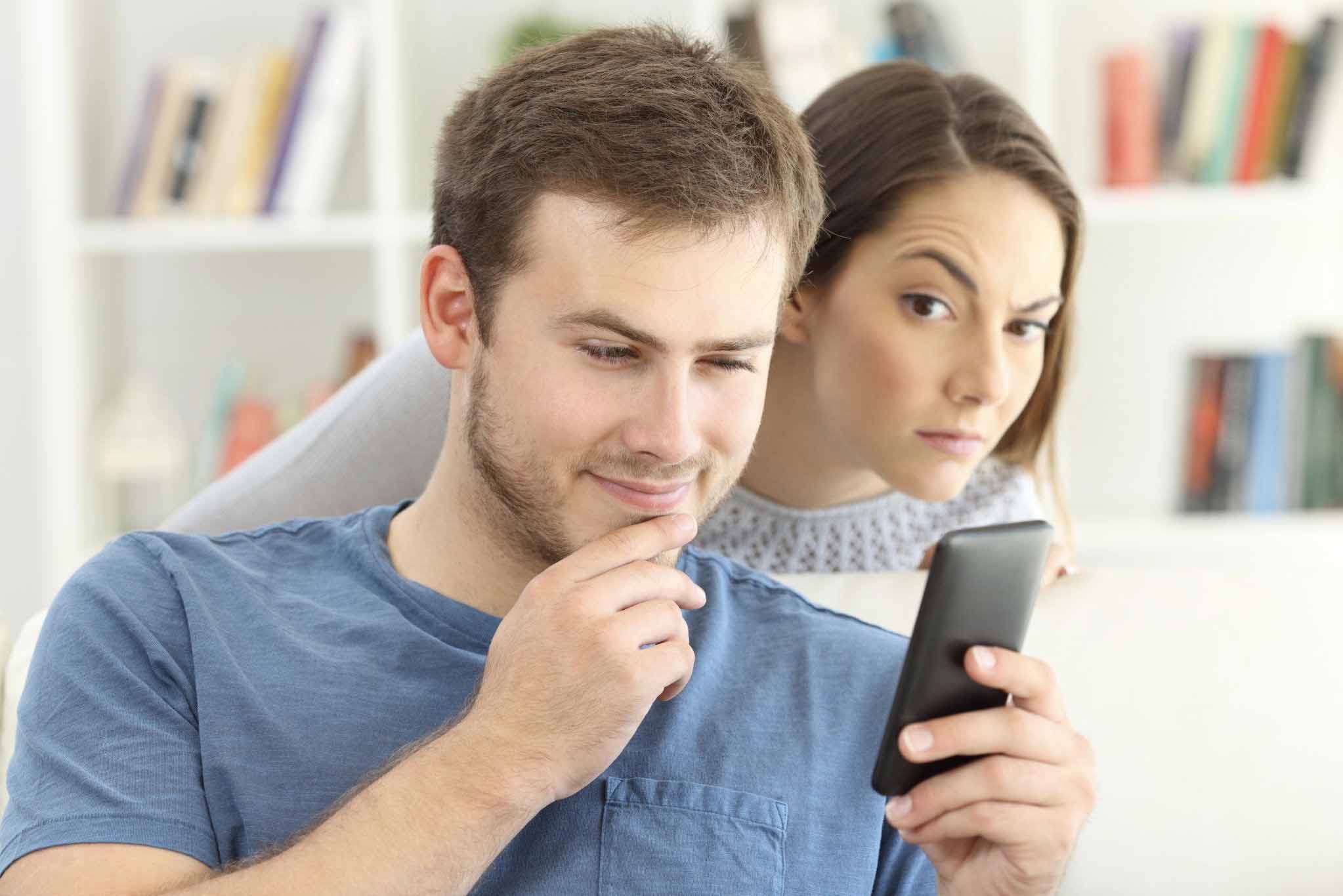 WeChat के माध्यम से अपने जीवनसाथी का अनुसरण कैसे करें 